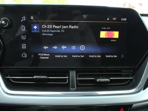 Used 2025 Chevrolet Trax LT w/ LT Convenience Package FWD image 33