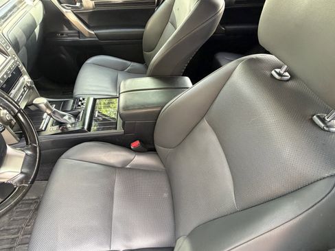 Used 2020 Lexus GX 460 Premium w/ Premium Package AWD/4WD image 16