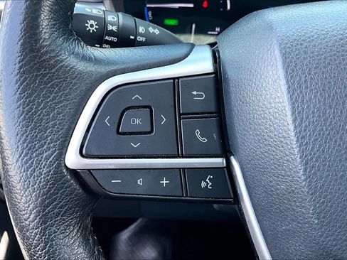 Used 2024 Toyota Sienna XLE FWD image 24