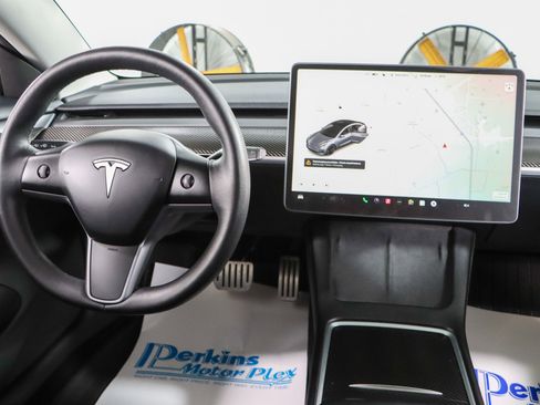 Used 2023 Tesla Model 3 Performance image 16