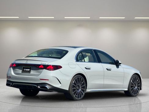 New 2025 Mercedes-Benz E 350 4MATIC Sedan image 4