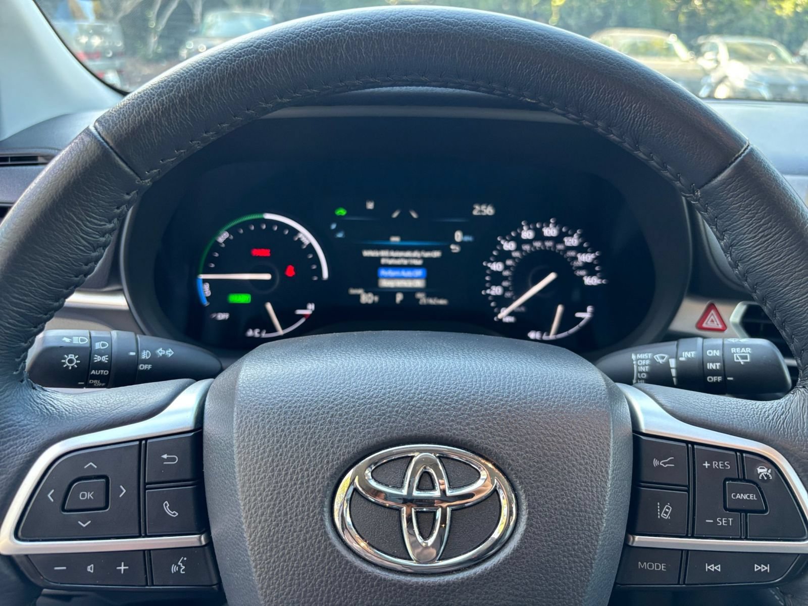 Used 2025 Toyota Sienna XLE FWD image 28