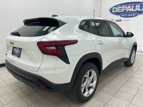 New 2026 Chevrolet Trax LS w/ LS Convenience Package FWD image 20