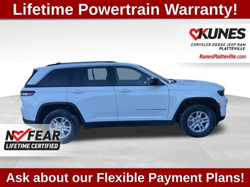 Used 2024 Jeep Grand Cherokee Laredo image 11