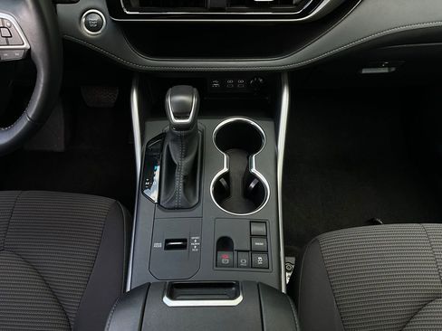 Used 2025 Toyota Highlander LE image 16