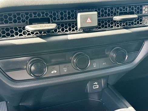 Used 2023 Honda HR-V LX image 10