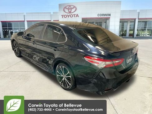 Used 2018 Toyota Camry SE image 6