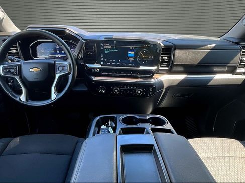 Used 2024 Chevrolet Silverado 1500 LT AWD/4WD image 8