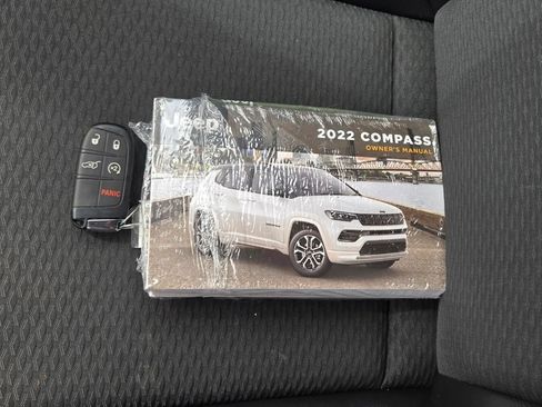 Used 2022 Jeep Compass Latitude w/ Convenience Group FWD image 13