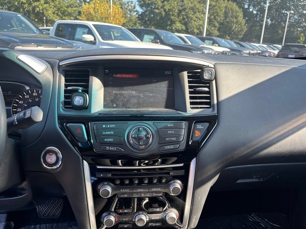 Used 2017 Nissan Pathfinder SV AWD/4WD image 11