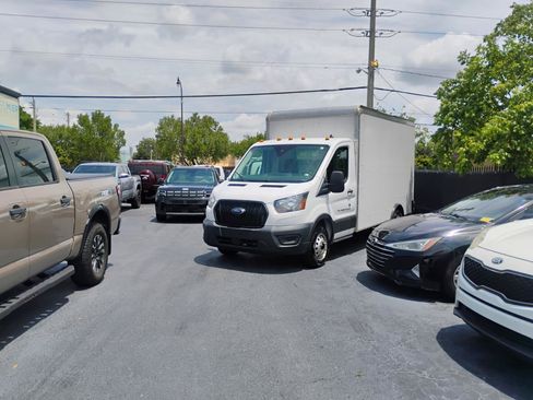 Used 2022 Ford Transit 350 DRW RWD image 5