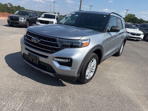 Used 2020 Ford Explorer XLT w/ Equipment Group 202A RWD image 3