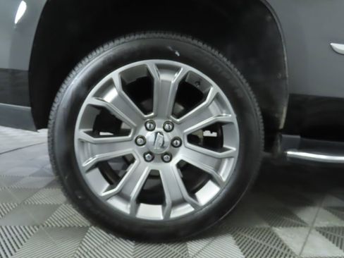 Used 2020 Cadillac Escalade Luxury w/ LPO, Radiant Package image 33