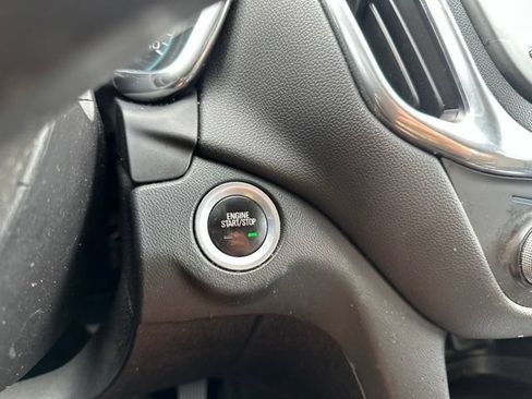 Used 2018 Chevrolet Equinox LT FWD image 36
