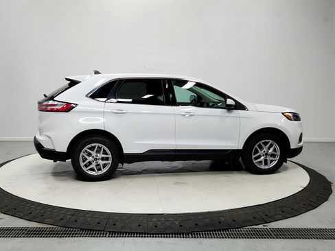 Used 2024 Ford Edge SEL image 9