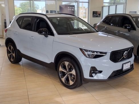 New 2026 Volvo XC40 B5 Plus w/ Protection Package Premier image 4