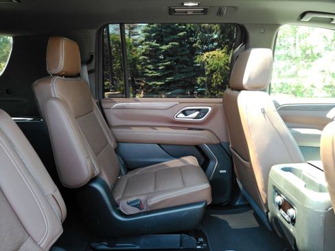 Certified 2021 Chevrolet Suburban High Country AWD/4WD image 19