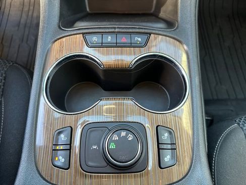 Used 2023 GMC Acadia SLE w/ Driver Convenience Package image 36