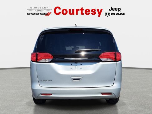 Used 2023 Chrysler Voyager LX FWD image 6