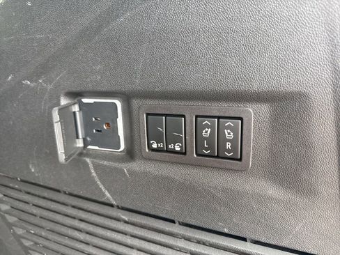 Used 2023 GMC Yukon Denali AWD/4WD image 31