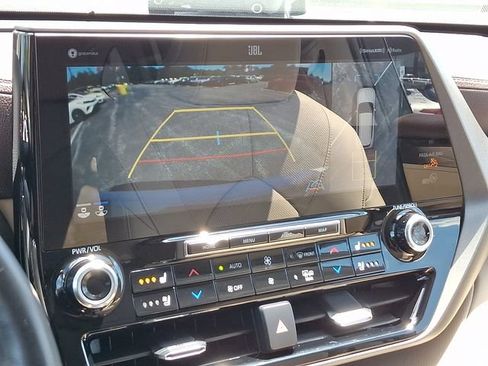 Used 2022 Toyota Highlander Limited AWD/4WD image 19