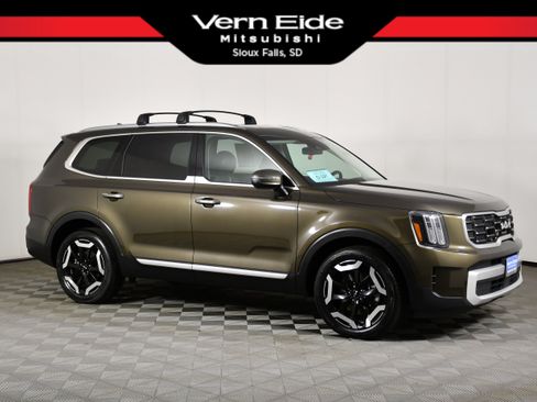 Used 2025 Kia Telluride S AWD/4WD image 1