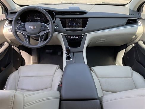 Used 2018 Cadillac XT5 Luxury w/ Driver Awareness Package image 10