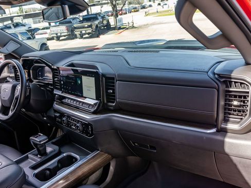 Used 2022 Chevrolet Silverado 1500 LT Trail Boss w/ Convenience Package II image 17