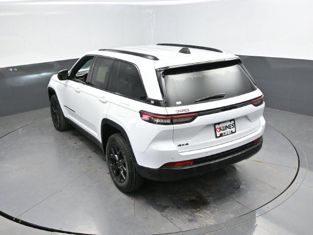 Used 2024 Jeep Grand Cherokee Altitude AWD/4WD image 45
