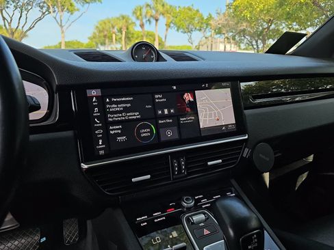 Used 2019 Porsche Cayenne AWD/4WD image 18