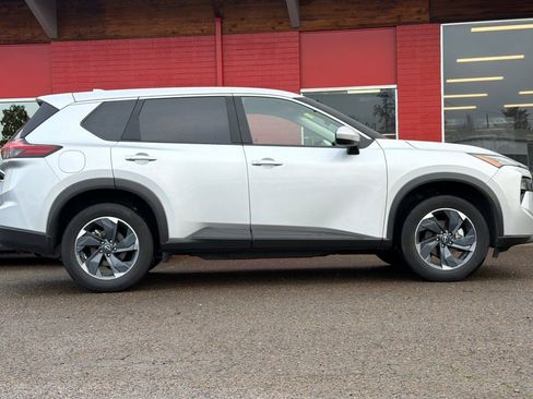 Used 2025 Nissan Rogue SV FWD image 55