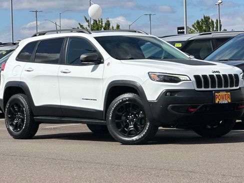 Used 2019 Jeep Cherokee Trailhawk AWD/4WD image 2