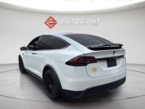 Used 2022 Tesla Model X Plaid image 3