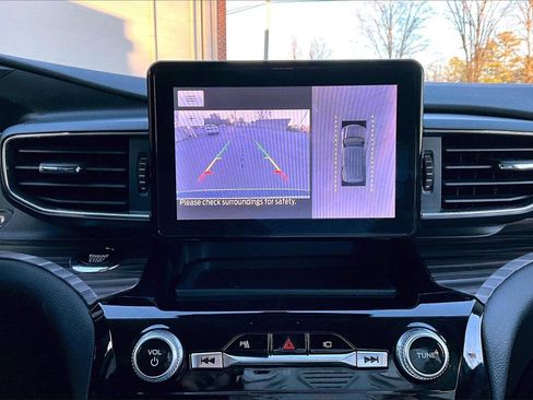 Used 2023 Ford Explorer Limited image 14