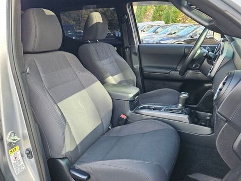 Used 2017 Toyota Tacoma TRD Sport image 16