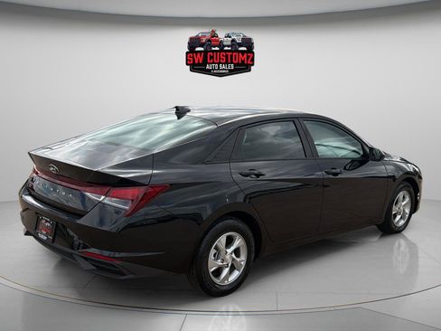 Used 2023 Hyundai Elantra SE FWD image 7