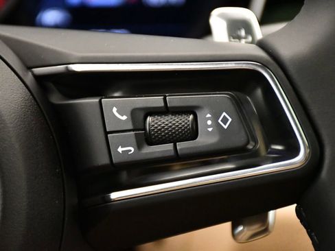 Used 2025 Porsche Macan image 23