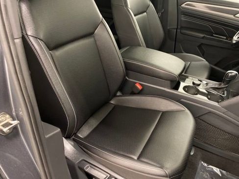 Used 2020 Volkswagen Atlas Cross Sport SEL image 38
