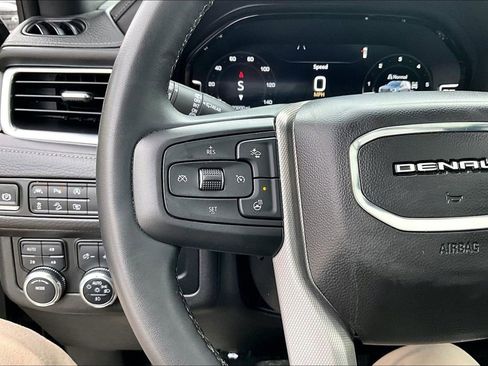 Used 2023 GMC Yukon Denali image 12