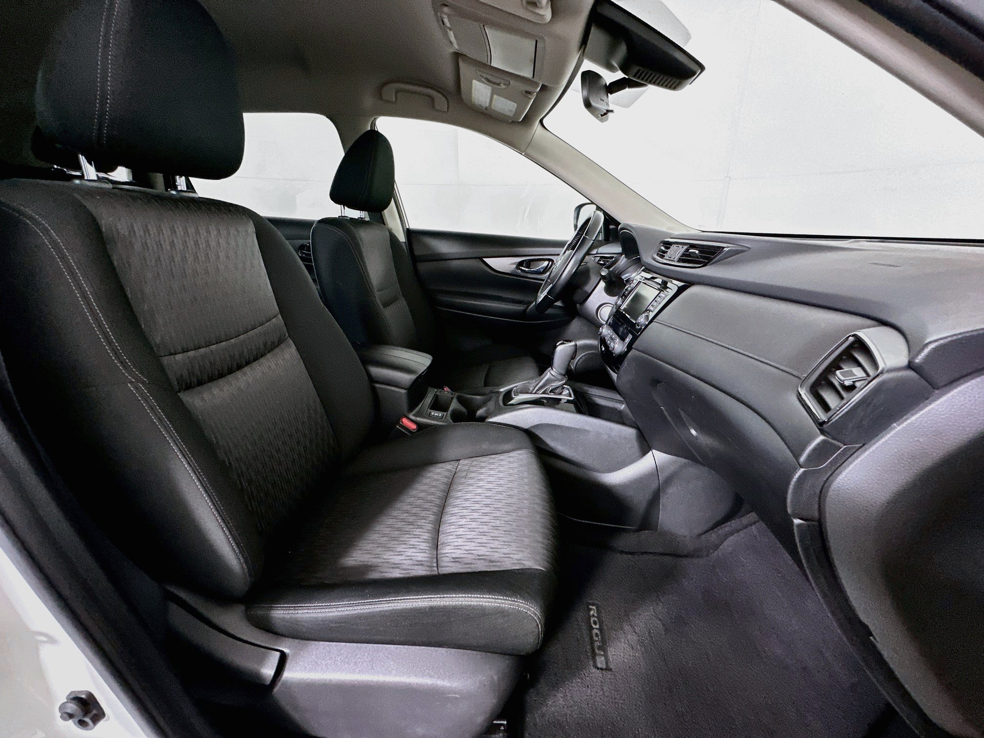 Used 2020 Nissan Rogue SV FWD image 30