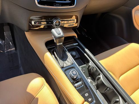 Used 2019 Volvo XC90 T6 Momentum w/ Protection Package Premier AWD/4WD image 30