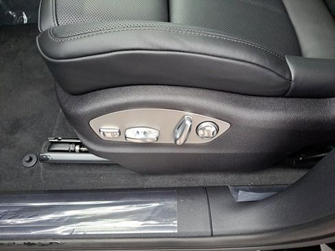 Certified 2026 Porsche Macan image 22