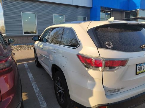 Used 2016 Toyota Highlander XLE AWD/4WD image 5