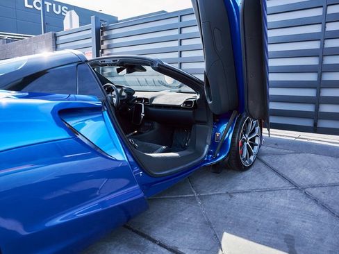 Used 2025 McLaren Artura Spider RWD image 34