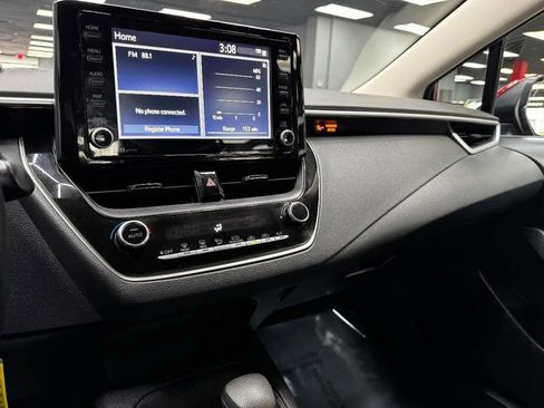 Used 2022 Toyota Corolla LE FWD image 25