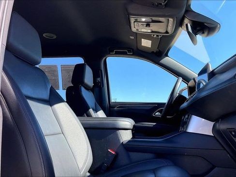 Used 2024 Chevrolet Suburban LT image 27