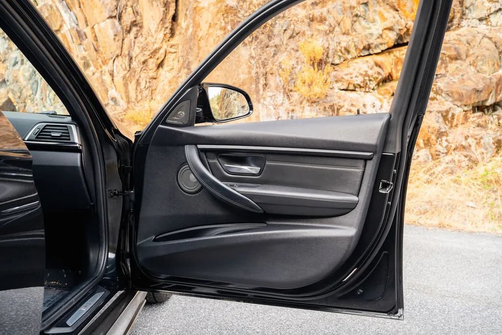 Used 2016 BMW M3 RWD image 11