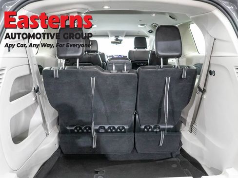 Used 2023 Chrysler Pacifica Touring-L FWD image 9