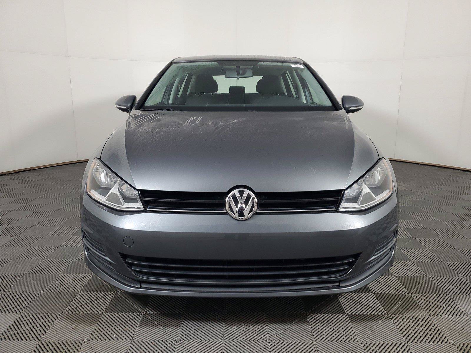 Used 2017 Volkswagen Golf 4-Door FWD image 2