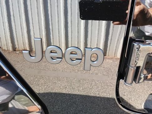 Used 2023 Jeep Gladiator Sport AWD/4WD image 10